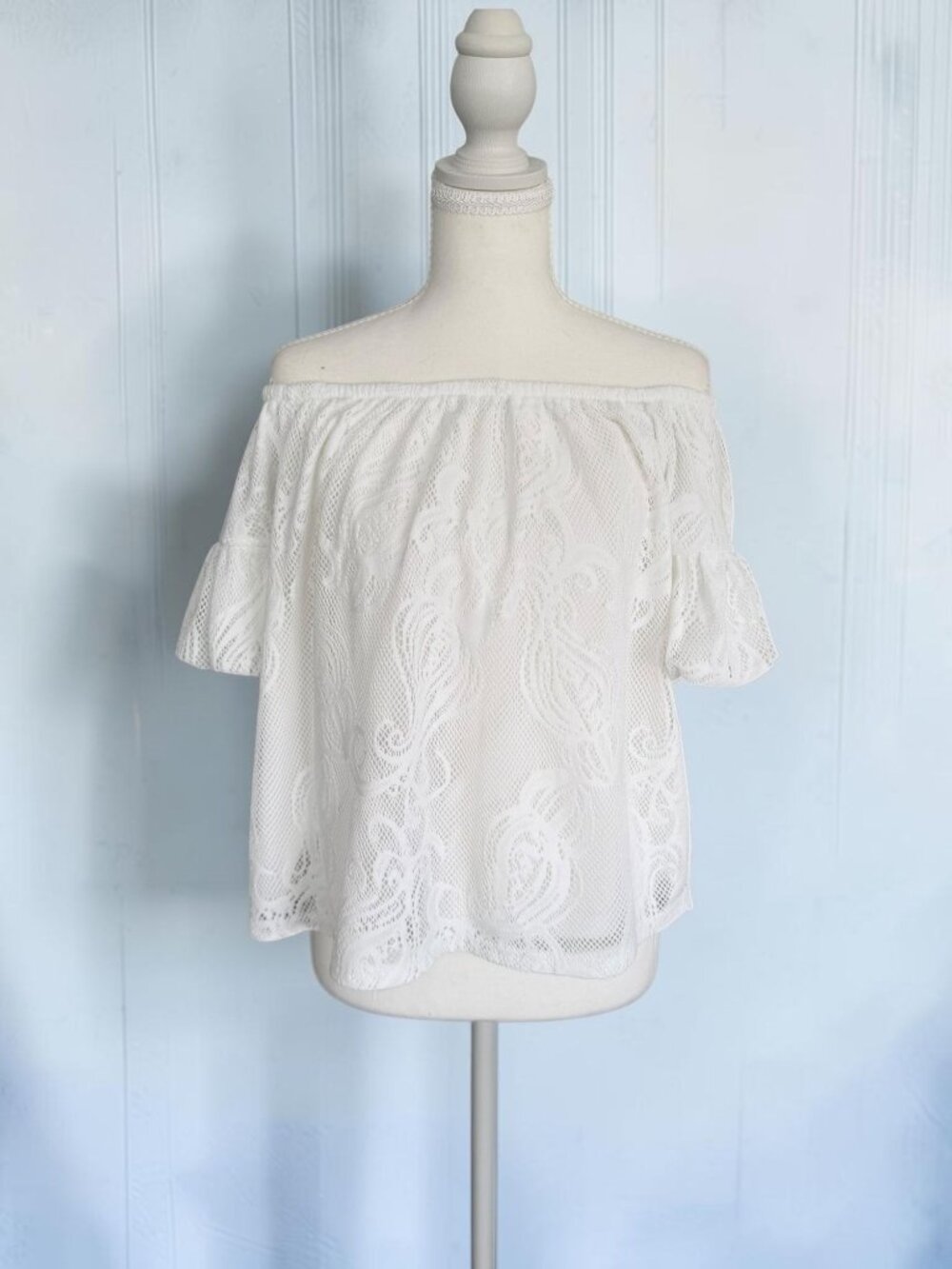 LILLY PULITZER White Off The Shoulder Top Size Medium